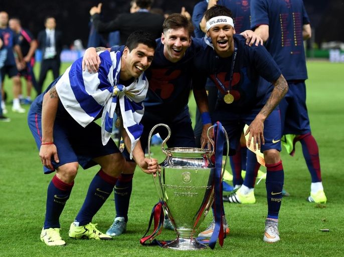 BERLIN, GERMANY - JUNE 06: (L-R) Luis Suarez, Lionel Messi and Neymar of Barcelona celebrate with the trophy after the UEFA Champions League Final between Juventus and FC Barcelona at Olympiastadion on June 6, 2015 in Berlin, Germany.
