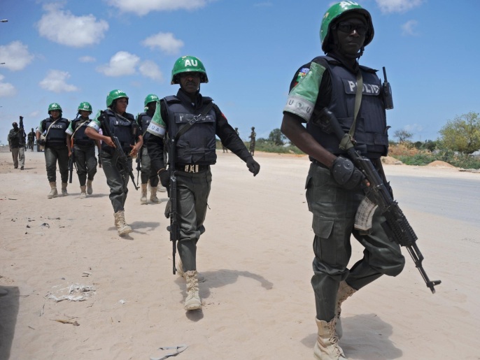 جنود من قوات حفظ السلام الأفريقية خلال دورية سابقة قرب مقديشو (غيتي)