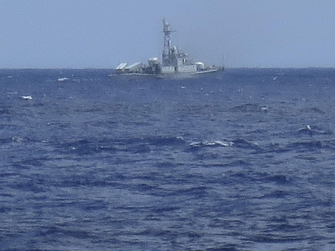 A Chinese navy frigate is seen on the horizon in waters close to the Haiyang Shiyou 981, known in Vietnam as HD-981, oil rig in the South China Sea July 15, 2014. Crewmen in blue camouflage uniforms poured out onto the deck of a Vietnamese coastguard ship as the imposing Chinese vessel guarding a giant oil rig gives chase, gathering steam by the second. A group of Chinese ships joined the pursuit, peeling away from a flotilla of about two-dozen vessels surrounding HD-981, the $1 billion rig that China deployed without notice in early May, triggering the worst breakdown in ties between the communist neighbours in three decades. Vietnam says this stretch of the South China Sea is in its 200-nautical mile exclusive economic zone and accuses China of bullying and trying to ram Vietnamese fishing vessels in the potentially energy-rich waters. China claims about nine-tenths of the South China Sea but insists it wants a peaceful resolution to the conflict. Picture taken on July 15, 2014. REUTERS/Martin Petty (MID-SEA - Tags: POLITICS ENERGY CIVIL UNREST MARITIME)