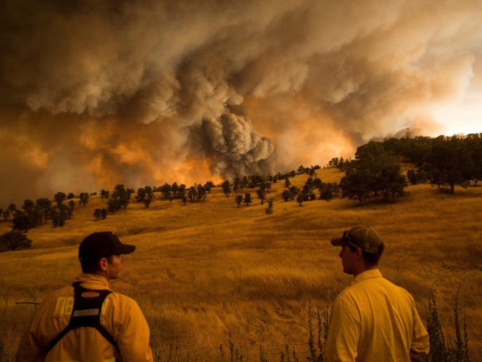 نحو ثمانية آلاف رجل إطفاء يكافحون الحرائق بمناطق ولاية كاليفورنيا (الأوروبية)