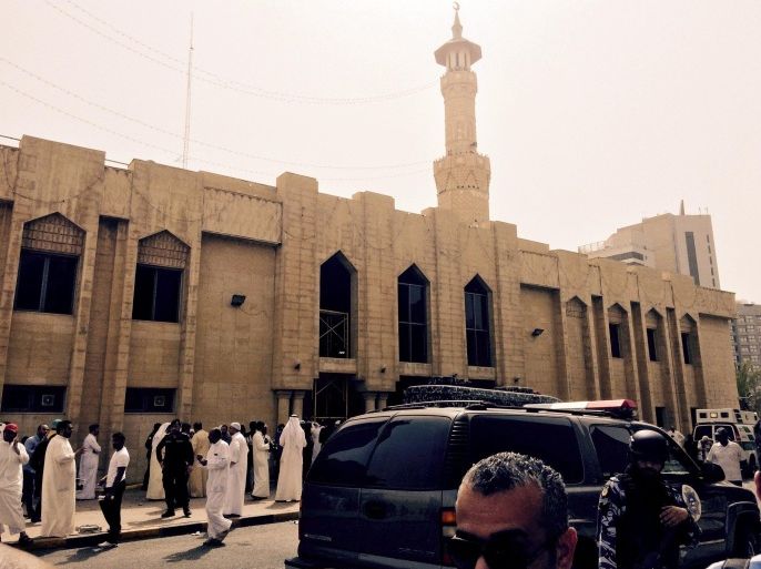 Police control the crowd in front of the Imam Sadiq Mosque after a bomb explosion, in the Al Sawaber area of Kuwait City June 26, 2015. A suicide bomber blew himself up at the packed Shi'ite Muslim mosque in Kuwait city during Friday prayers, killing more than ten people, the governor of Kuwait City said. REUTERS/Kuwait News Agency ATTENTION EDITORS - THIS IMAGE WAS PROVIDED BY A THIRD PARTY. NO SALES. NO ARCHIVES. THIS PICTURE IS DISTRIBUTED EXACTLY AS RECEIVED BY REUTERS, AS A SERVICE TO CLIENTS. FOR EDITORIAL USE ONLY. NOT FOR SALE FOR MARKETING OR ADVERTISING CAMPAIGNS