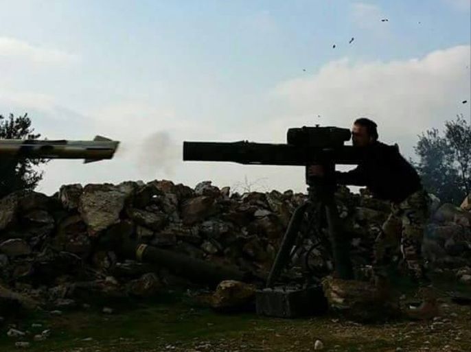 جيش الفتح يستهدف دبابة للنظام بصاروخ تاو مضاد للدروع في معارك سهل الغاب بريف حماة