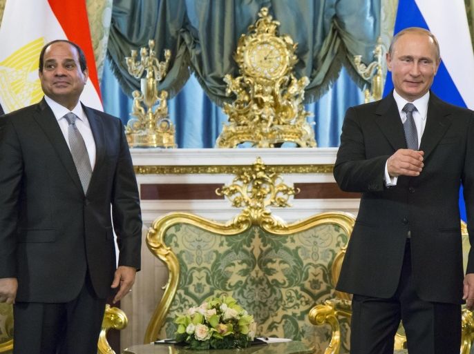 Russian President Vladimir Putin (R) with Egyptian President Abdel Fattah al-Sisi during their meeting in the Kremlin in Moscow, Russia, 26 August 2015. The Egyptian president is visiting Moscow in a bid to revive relations with Russia, which were traditionally warm in the Soviet times.