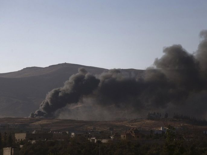 Smoke rises during clashes between forces loyal to Syria's President Bashar al-Assad and the Army of Islam fighters, on the eastern mountains of Qalamoun overlooking the town of Douma, eastern Ghouta in Damascus September 19, 2015. REUTERS/Bassam Khabieh
