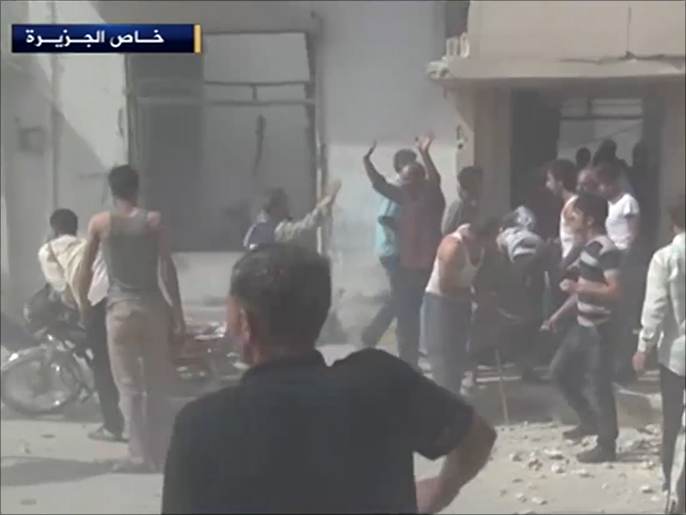 مشهد من قصف سابق ببراميل متفجرة على تلبيسة بريف حمص (الجزيرة-أرشيف)