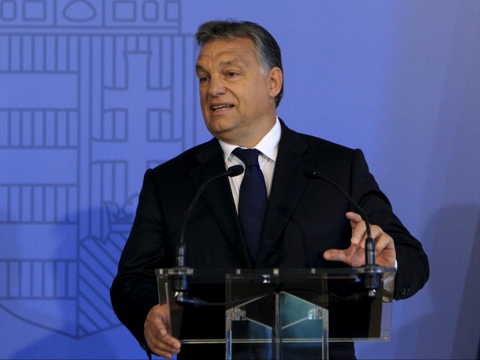 رئيس الوزراء المجري فيكتور أوربان ينتهج سياسة عنصرية تجاه اللاجئين (رويترز)