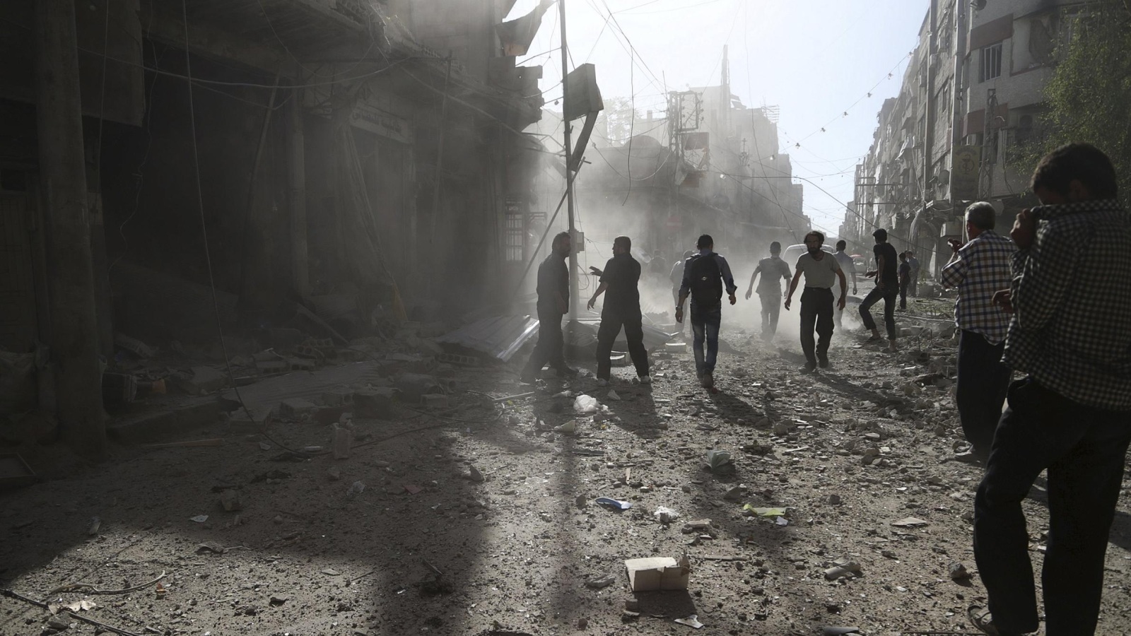 قصف النظام للغوطة الشرقية خلف العديد من الضحايا في صفوف المدنيين (رويترز)