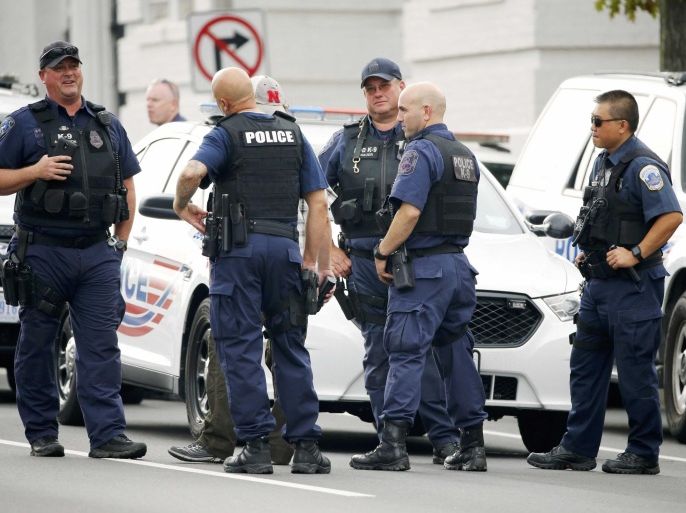 Police respond to reports of a shooting and subsequent lockdown at the U.S. Navy Yard in Washington July 2, 2015. REUTERS/Jonathan Ernst
