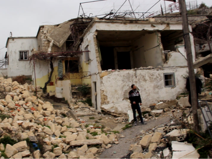 ‪آثار الدمار الذي أحدثه قصف النظام في سلمى‬ (الجزيرة)