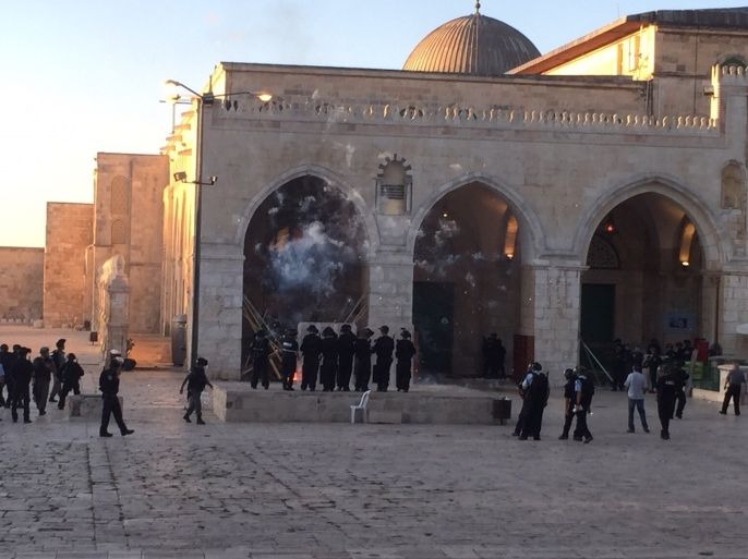 ذرع الأمن وشرطة الاحتلال الإسرائيلي صعدت من عمليات الاقتحام للمسجد الأقصى لقمع المعتكفين