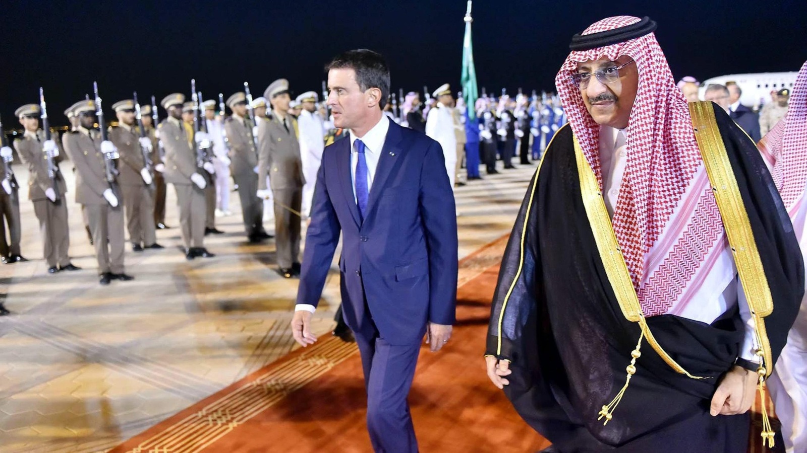 رئيس الوزراء الفرنسي إيمانويل فالس لدى وصوله الرياض في ختام جولته بالمنطقة (الأوروبية)
