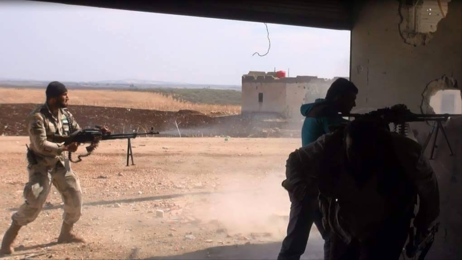 ‪مقاتلو المعارضة صدوا تقدم قوات النظام بريف حماة الشمالي‬ (الجزيرة)