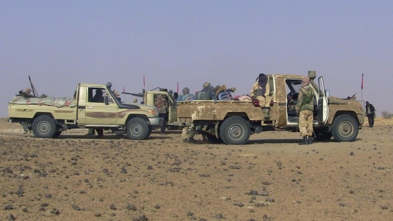 Fighters from the Tuareg separatist rebel group MNLA drive in the desert near Tabankort, February 15, 2015. Mali's government and Tuareg-led rebels resumed U.N.-sponsored peace talks in Algeria on Monday in pursuit of an accord to end uprisings by separatists seeking more self-rule for the northern region they call Azawad. Picture taken February 15, 2015. REUTERS/Souleymane Ag Anara (MALI - Tags: MILITARY CONFLICT POLITICS)