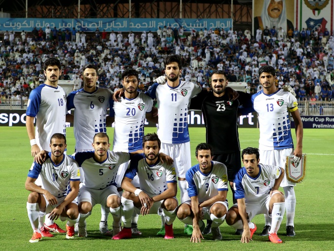 منتخب الكويت قبيل انطلاق مباراته مع لبنان (الفرنسية)