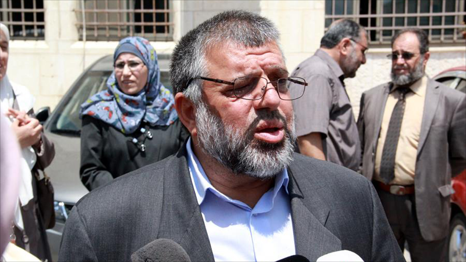 الشيخ حسن يوسف اعتقل نحو 15 مرة وأمضى سنوات في سجون الاحتلال (الجزيرة)
