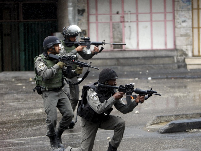 ‪قوات الاحتلال قمعت مئات الفلسطينيين في القدس‬ (رويترز)