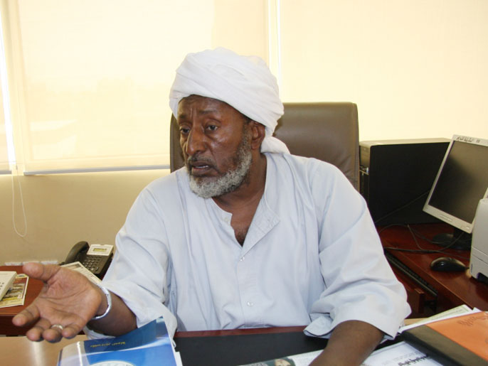 ‪مالك: هناك سياسات خاطئة ظلت تؤدي إلى تدمير العملة السودانية‬ (الجزيرة)