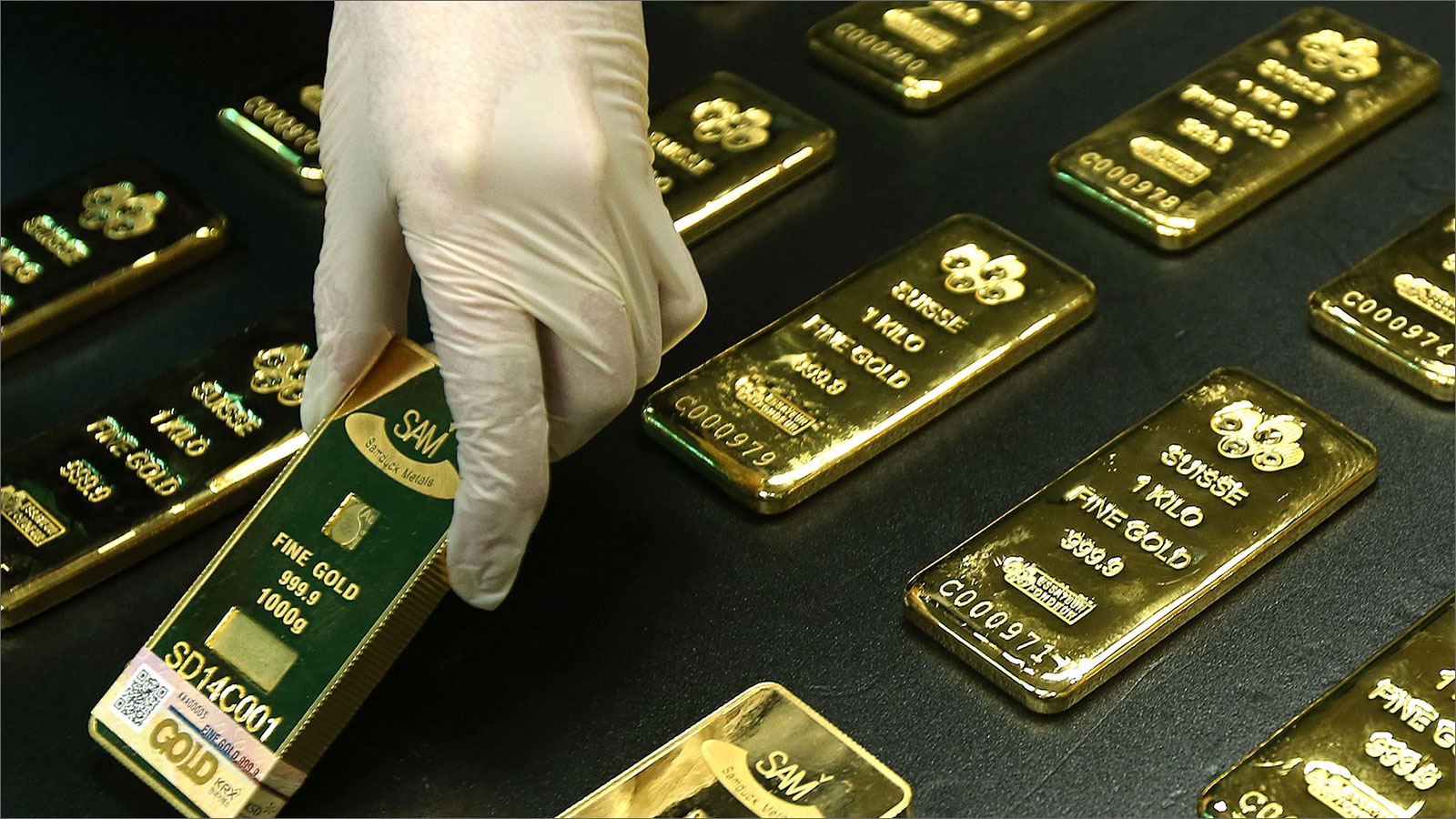 سعر أوقية الذهب يبلغ حاليا نحو 1073 دولارا (الأوروبية-أرشيف)