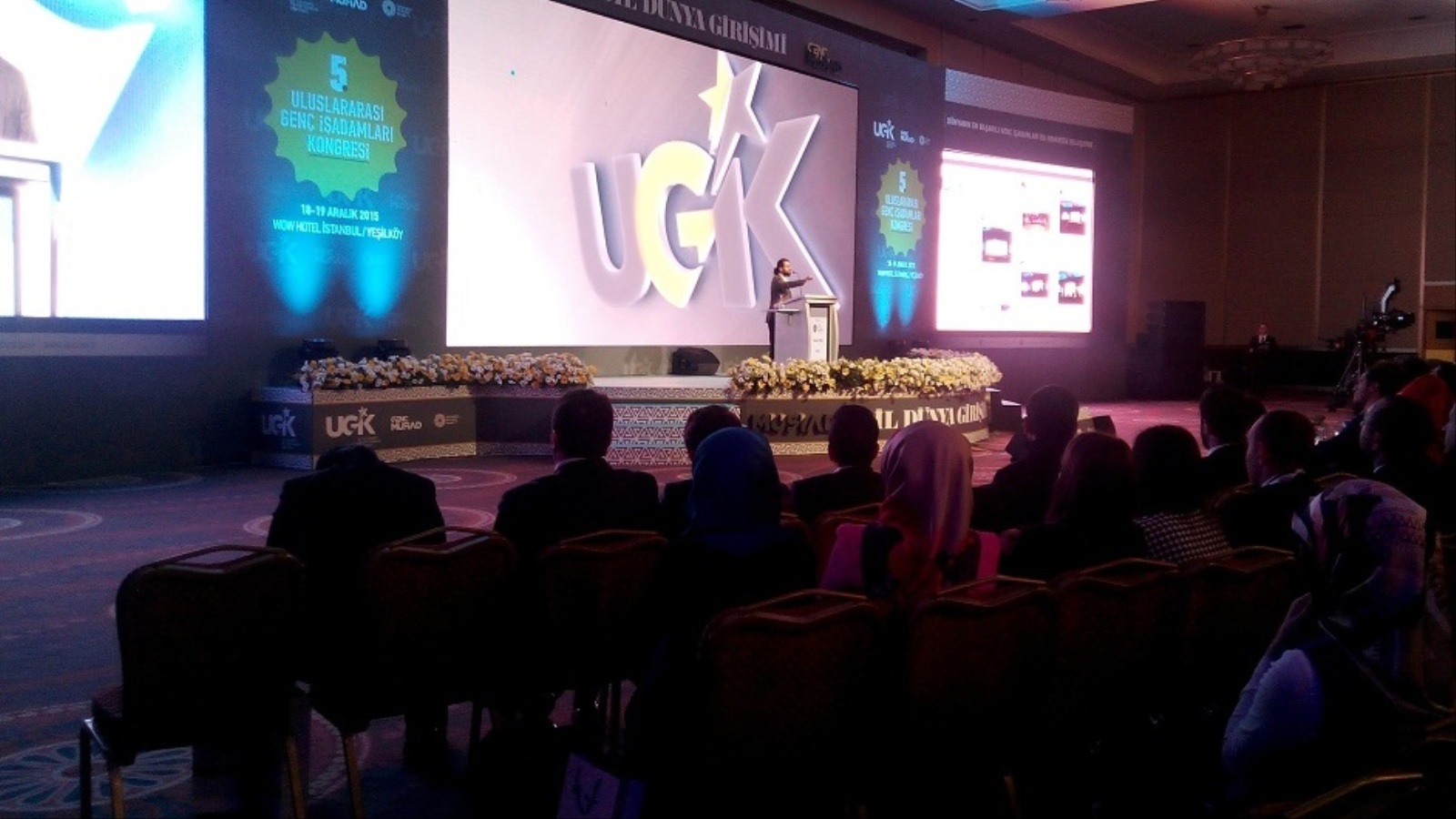 جانب من جلسات المؤتمر الخامس لرجال الأعمال الدوليين الشباب (الجزيرة)