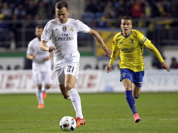 Real Madrid's Russian player Denis Cheryshev (L) and Sergio Martinez Mantecon (R) of Cadiz FC in action during the first leg match of the King's Cup round of 32th played at Ramon de Carranza stadium in Cadiz, Andalusia, Spain on 02 December.