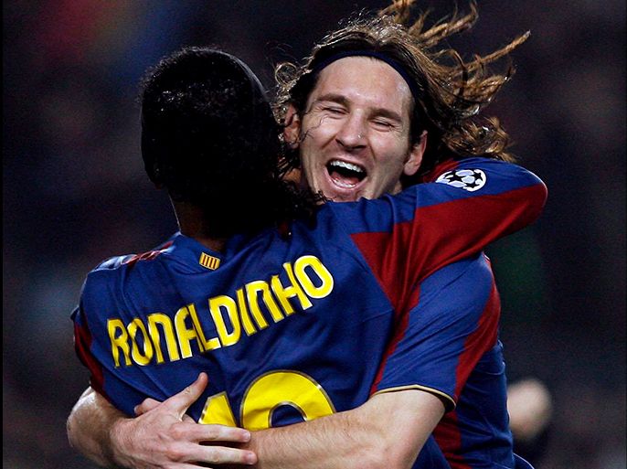 epa01167217 F.C. Barcelona Argentinian striker Lionel Messi (background) celebrates with Brazilian team-mate Ronaldinho (front) after scoring against Glasgow Rangers FC during their Champions League soccer match played at the Camp Nou stadium in Barcelona on 07 November 2007. EPA/Alberto Estevez