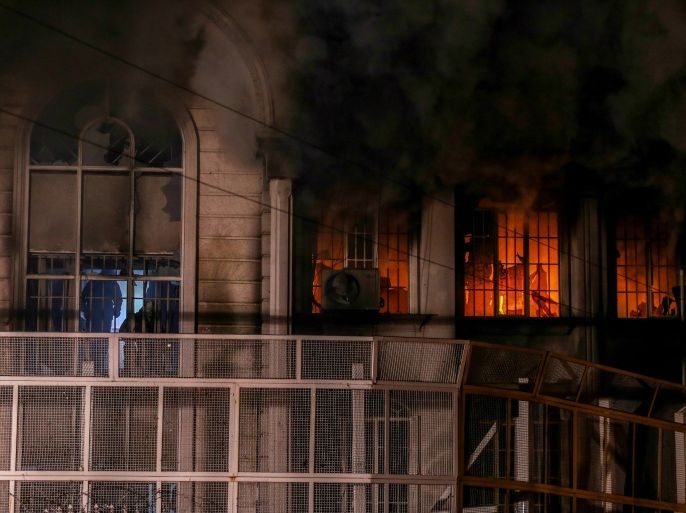 AK115 - Tehran, -, IRAN : Iranian protesters set fire to the Saudi Embassy in Tehran during a demonstration against the execution of prominent Shiite Muslim cleric Nimr al-Nimr by Saudi authorities, on January 2, 2016. Nimr was a driving force of the protests that broke out in 2011 in Saudi Arabia's east, an oil-rich region where the Shiite minority of an estimated two million people complains of marginalisation. AFP PHOTO / ISNA / MOHAMMADREZA NADIMI