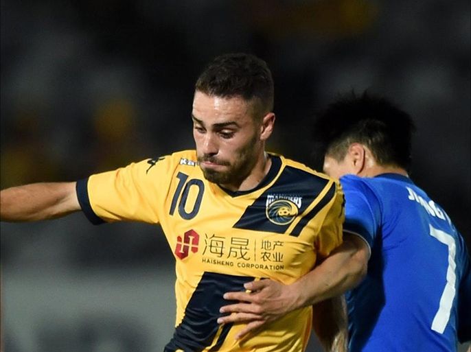 Central Coast Mariners' Anthony Caceres (C) is tackled by Jiang Ning (R) of Guangzhou R&F during their AFC Champions League qualifying match at Central Coast Stadium in Gosford, Australia, 17 February 2015. EPA/PAUL MILLER