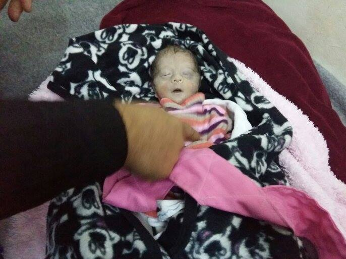 طفل حديث الولادة لقي حتفه من البرد في شمال كفرزيتا بريف حماة - الجزيرة نت