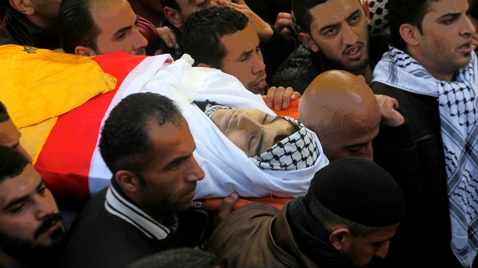‪تشييع جثمان مؤيد جبارين الذي استشهد برصاص الاحتلال في الضفة الغربية‬ (وكالة الأناضول)