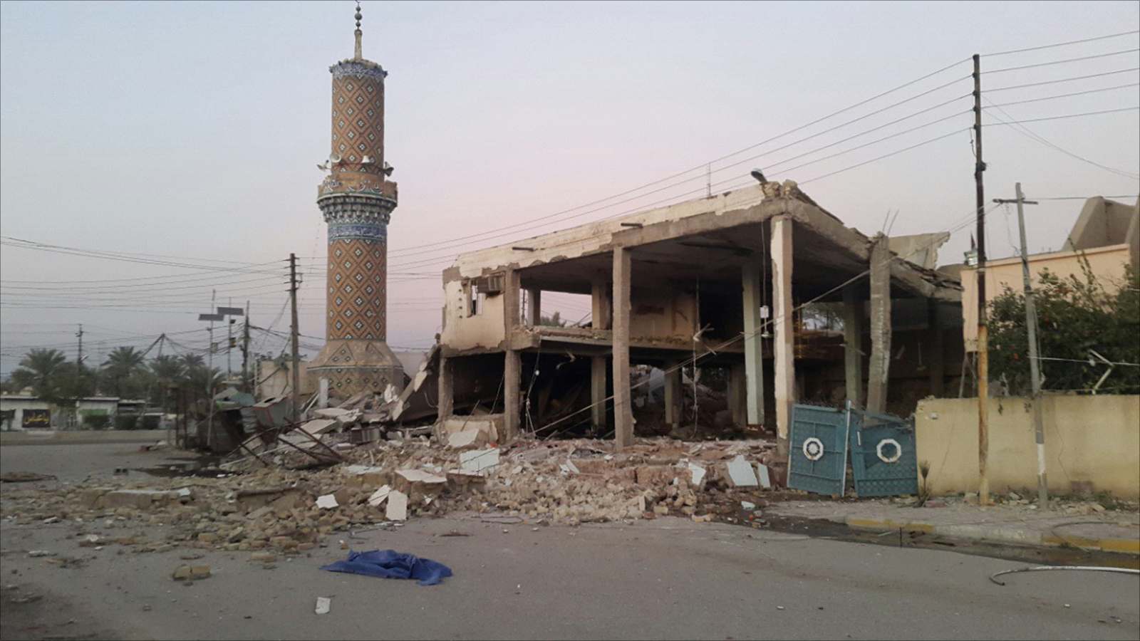 أحد المساجد التي تعرضت للتدمير في المقدادية (الجزيرة)