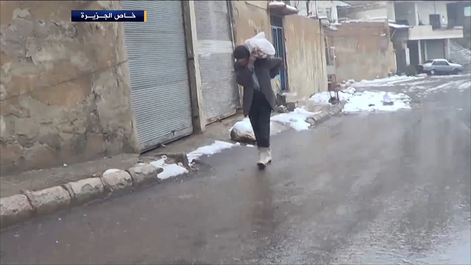 الحصار والبرد أوديا بحياة 23 من سكان مضايا (الجزيرة)