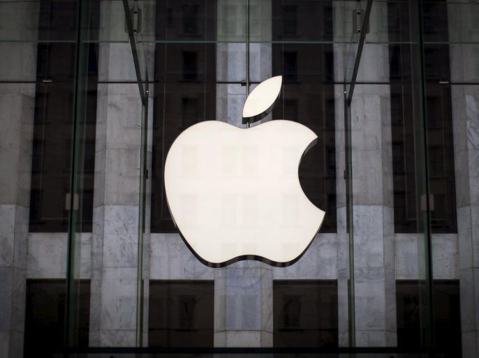 An Apple logo hangs above the entrance to the Apple store on 5th Avenue in the Manhattan borough of New York City, July 21, 2015. Apple Inc said it is experiencing some issues with its App Store, Apple Music, iTunes Store and some other services. The company did not provide details but said only some users were affected. Checks by Reuters on several Apple sites in Asia, Europe and North and South America all showed issues with the services. REUTERS/Mike Segar