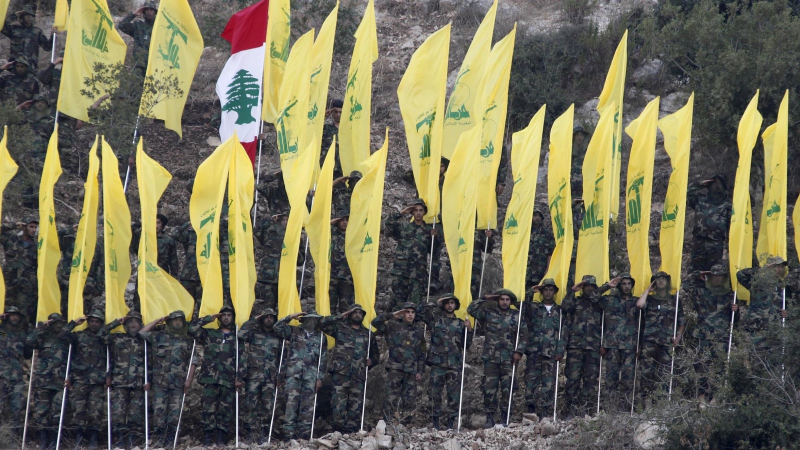 ‪حزب الله في استعراض بوادي الحجير جنوب لبنان‬ (رويترز)