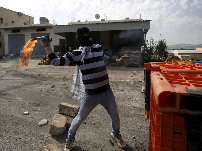 A Palestinian protester hurls a molotov cocktail towards Israeli troops during clashes in the West Bank town of Qabatya, near Jenin February 5, 2016. REUTERS/Mohamad Torokman
