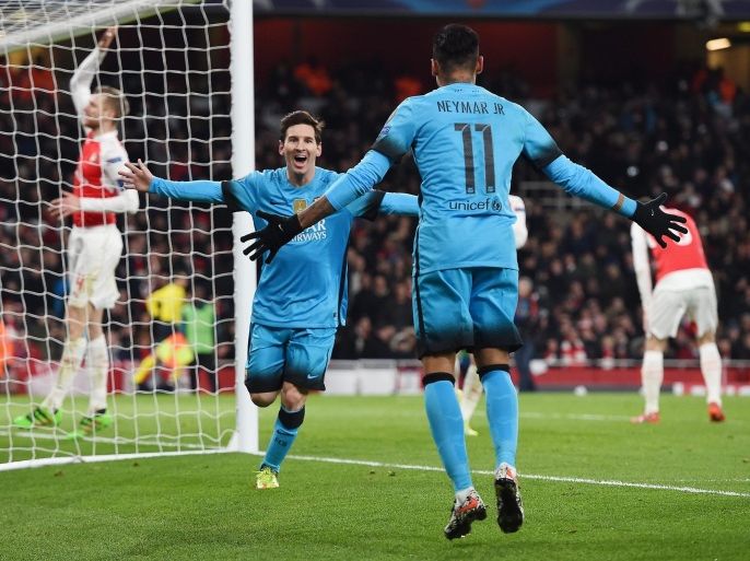 Barcelona's Lionel Messi (C) celebrates after scoring the 0-1 goal during the UEFA Champions League Round of 16 first leg soccer match between Arsenal and Barcelona at the Emirates Stadium in London, Britain, 23 February 2016.