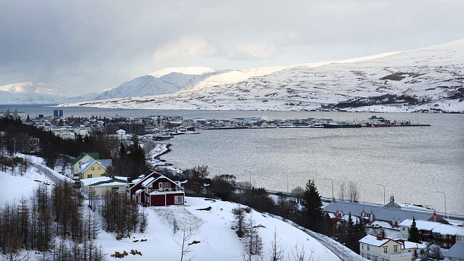 ‪منزل أسرة المحمد الجديد في أقصى شمال آيسلندا‬ منزل أسرة المحمد الجديد في أقصى شمال آيسلندا (تصوير بول غروفر/تلغراف)