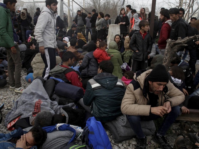 أوروبا تتخوف من أزمة إنسانية محتملة بطريق الهجرة في البلقان (رويترز)
