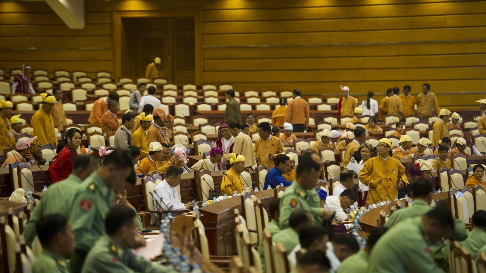 برلمان ميانمار المنتخب في أول جلسة له اليوم (الفرنسية)