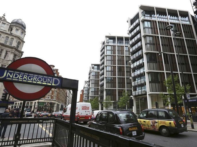 The development of One Hyde Park is seen London, May 2, 2014. Crises at home and turmoil on world markets may have taken the shine off London's luxuru property market for Chinese, Russian and Middle Eastern investors, some are even looking to sell up. REUTERS/Paul Hackett