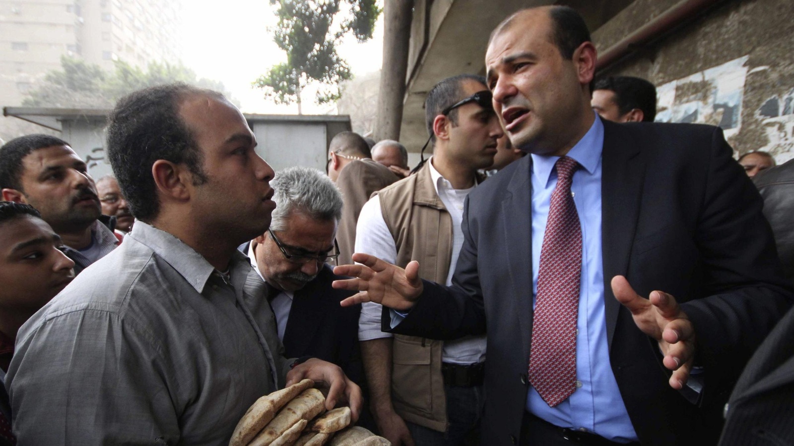 خالد حنفي  واجه اتهامات بالفساد والإخفاق في ملفات أخرى غير القمح (رويترز)