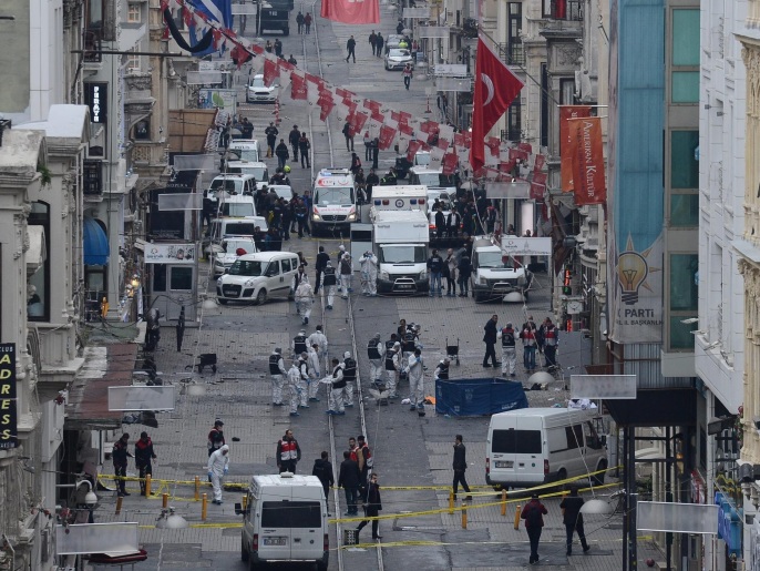 قوات الأمن التركية في موقع الانفجار بشارع الاستقلال (الأوروبية)