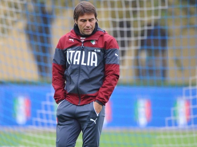 Italy's head coach Antonio Conte leads a training session at Coverciano Sports Center in Florence, Italy, 11 November 2015. Italy will face Belgium on 13 November and Romania on 17 November 2015 in their upcoming international friendly soccer matches.