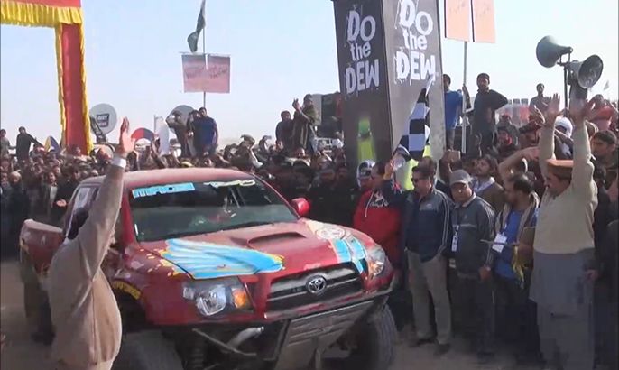 مراسلو الجزيرة- سباق سيارات بصحراء باكستان ومواجهة للتصحر بنواكشوط