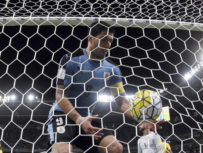 سواريز سجل هدف التعادل لمنتخب بلاده أمام البرازيل (أسوشيتد برس)