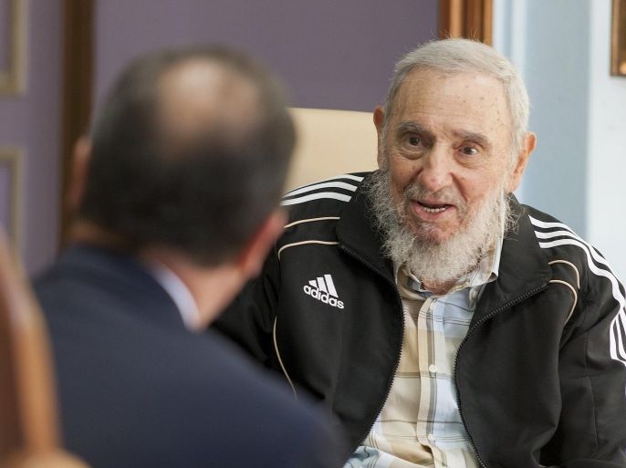 French President Francois Hollande (L) listens to retired Cuban leader Fidel Castro during a private meeting in Havana, Cuba May 11, 2015. Picture taken May 11, 2015. REUTERS/Alex Castro/CUBADEBATE/Handout via ReutersATTENTION EDITORS - THIS PICTURE WAS PROVIDED BY A THIRD PARTY. REUTERS IS UNABLE TO INDEPENDENTLY VERIFY THE AUTHENTICITY, CONTENT, LOCATION OR DATE OF THIS IMAGE. THIS PICTURE IS DISTRIBUTED EXACTLY AS RECEIVED BY REUTERS, AS A SERVICE TO CLIENTS. FOR EDITORIAL USE ONLY. NOT FOR SALE FOR MARKETING OR ADVERTISING CAMPAIGNS.