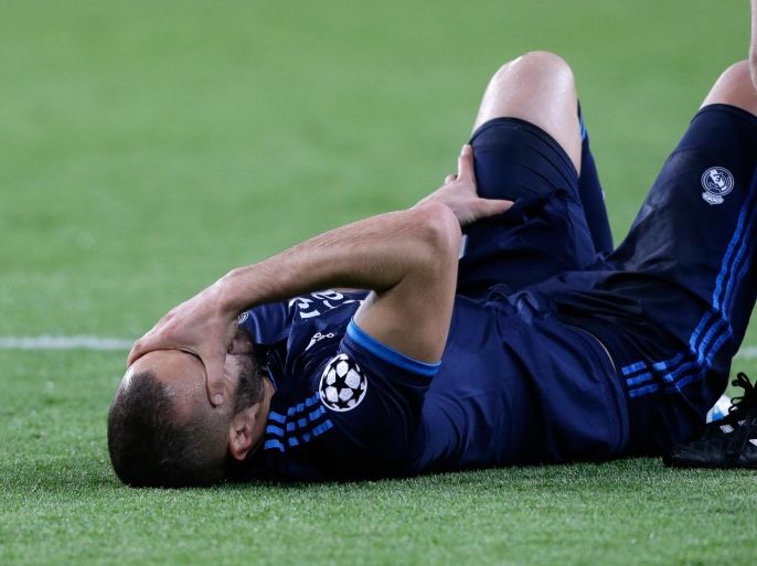 Real Madrid's Karim Benzema grimaces after being fouled during the Champions League first leg quarter final soccer match between VfL Wolfsburg and Real Madrid in Wolfsburg, Germany, Wednesday, April 6, 2016. (AP Photo/Markus Schreiber)