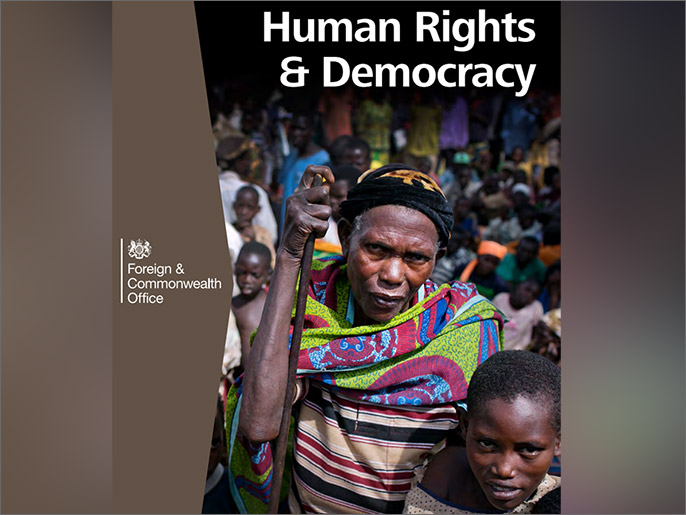 ‪غلاف التقرير الذي شمل 30 دولة ترى بريطانيا دعم حقوق الإنسان فيها أولوية‬ (الجزيرة)