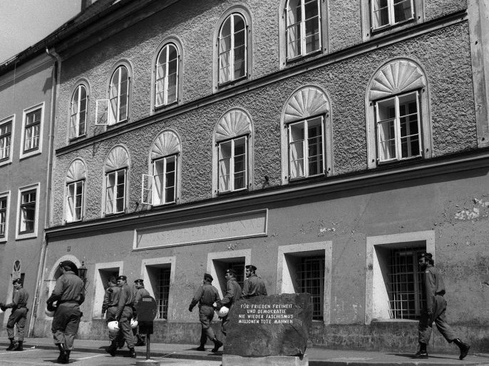 (FILE) An undated file picture shows the family home of Adolf Hitler in Braunau am Inn, Austria. The Austrian goverenment report on 09 April 2016 that they intend to seize the house where Adolf Hitler was born to stop it becoming a neo-Nazi shrine. The House has been leased to the government since 1972 from owner, Gerlinde Pommer. EPA/RUBRA B/W ONLY *** Local Caption *** 01926127