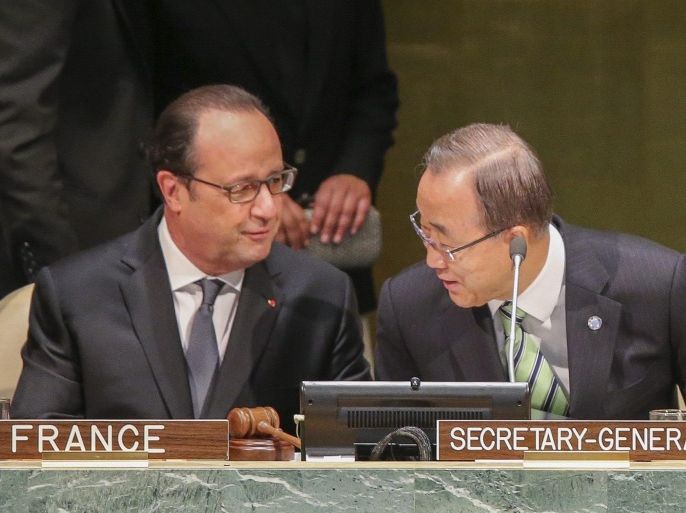 French President Francois Hollande (L) talks with United Nations Secretary-General Ban Ki-moon (R) during the opening ceremony of the High-Level Event for the Signature of the Paris Agreement at the United Nations Headquarters in New York, New York USA, 22 April 2016.