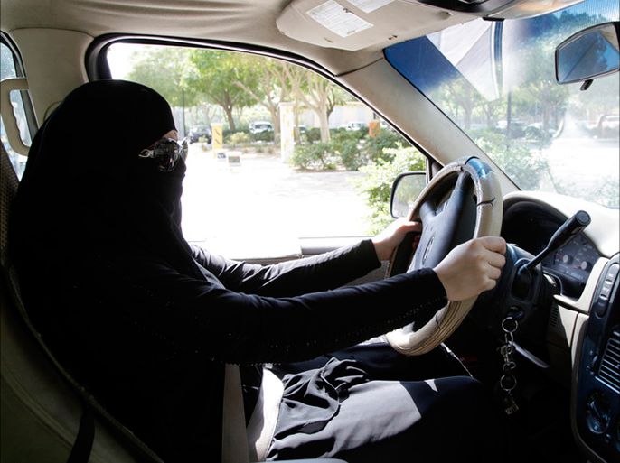 epa03928059 A Saudi woman sits behind the wheel of a car in Riyadh, Saudi Arabia, 28 October 2013